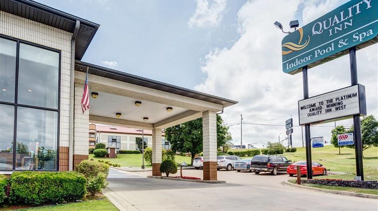 Quality Inn Branson West Theatre District Exterior
