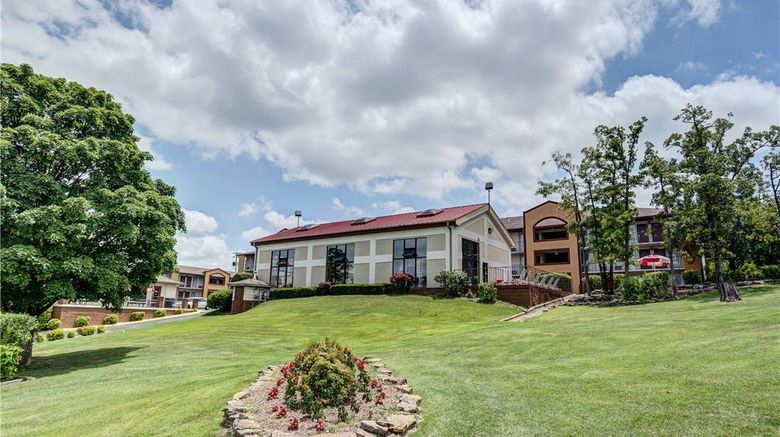 <b>Quality Inn Branson West Theatre District Exterior</b>. Images powered by <a href="https://iceportal.shijigroup.com/" title="IcePortal" target="_blank">IcePortal</a>.