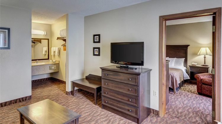 Quality Inn Branson West Theatre District Suite