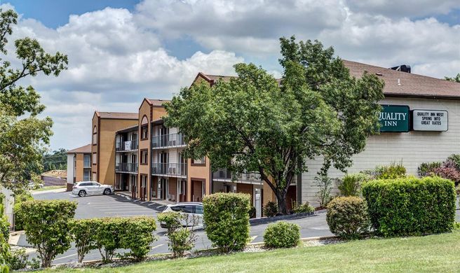 Quality Inn Branson West Theatre District Exterior