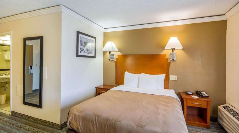 <b>Quality Inn & Suites East Room</b>. Images powered by <a href="https://iceportal.shijigroup.com/" title="IcePortal" target="_blank">IcePortal</a>.