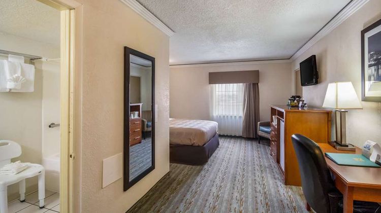 Quality Inn & Suites East Room