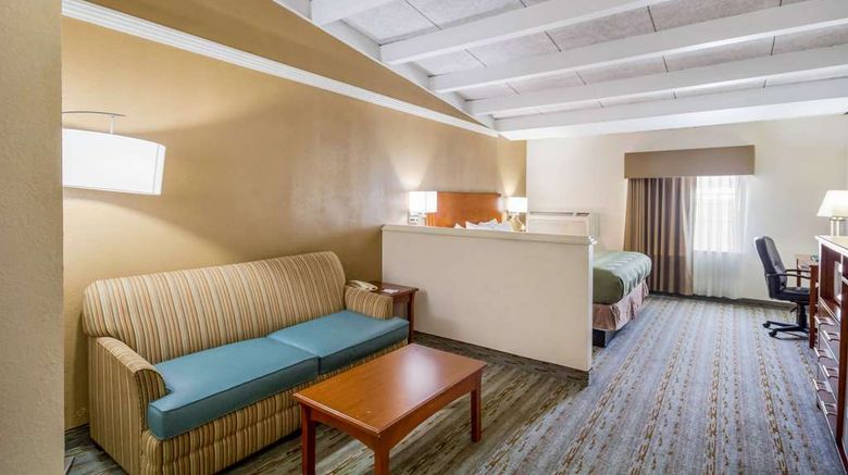 <b>Quality Inn & Suites East Suite</b>. Images powered by <a href="https://iceportal.shijigroup.com/" title="IcePortal" target="_blank">IcePortal</a>.