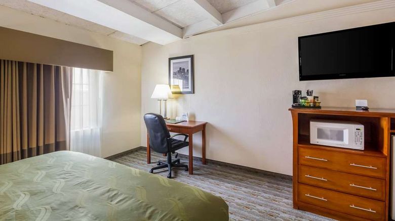 <b>Quality Inn & Suites East Suite</b>. Images powered by <a href="https://iceportal.shijigroup.com/" title="IcePortal" target="_blank">IcePortal</a>.