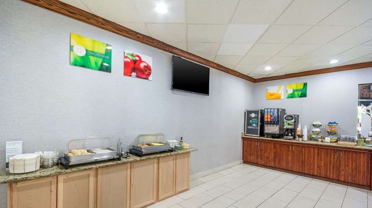 Quality Inn & Suites East Restaurant