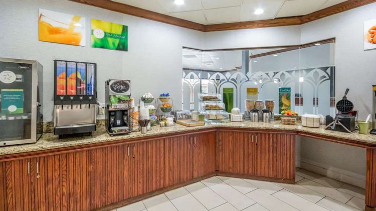 Quality Inn & Suites East Restaurant