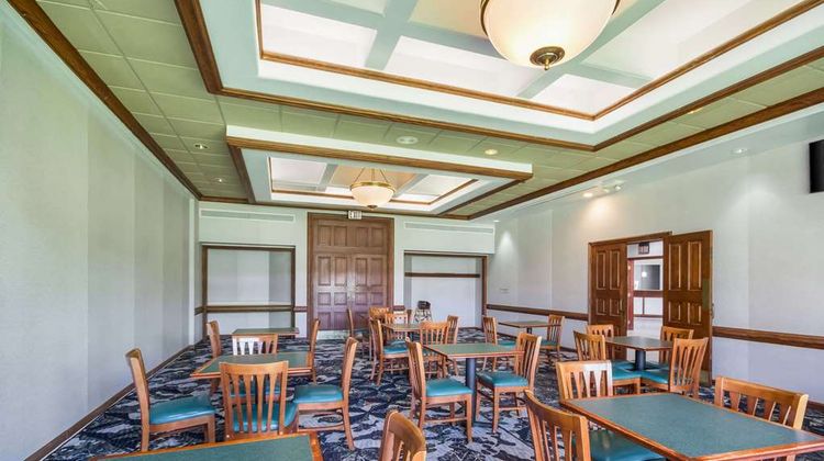 Quality Inn & Suites East Restaurant