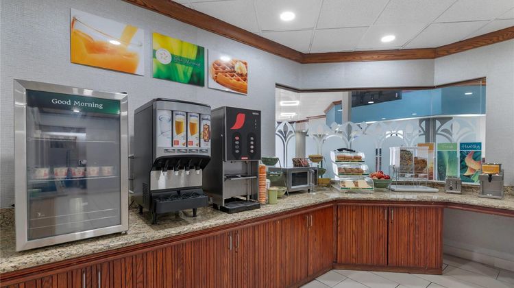 Quality Inn & Suites East Restaurant