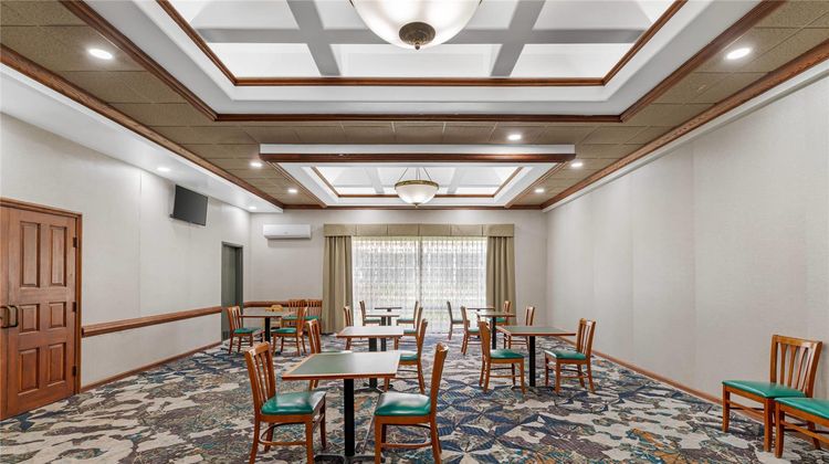 Quality Inn & Suites East Restaurant