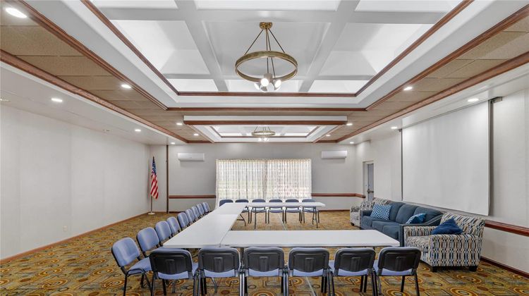 Quality Inn & Suites East Meeting