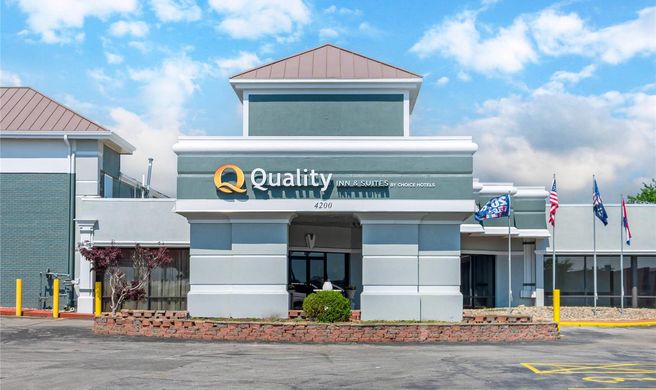 Quality Inn & Suites East Exterior