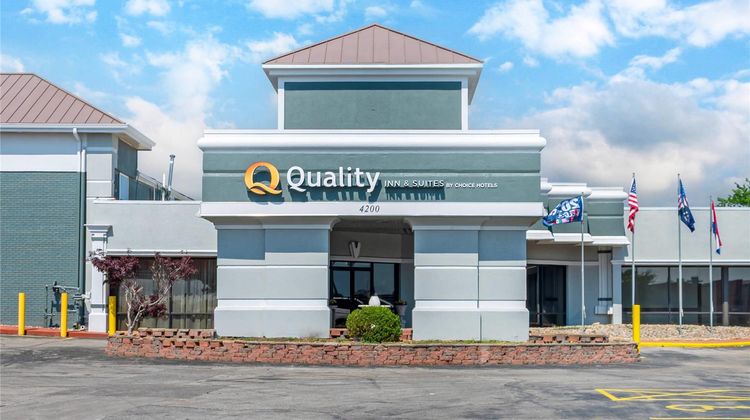 Quality Inn & Suites East Exterior