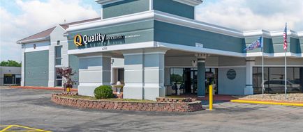 Quality Inn & Suites East Exterior