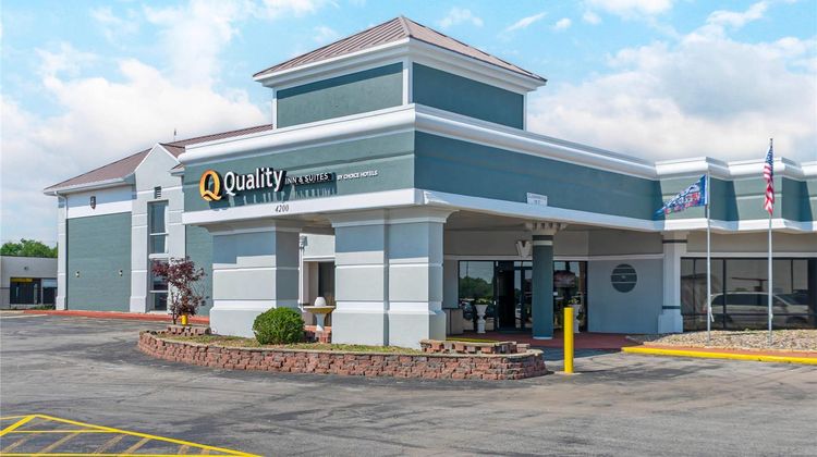 Quality Inn & Suites East Exterior