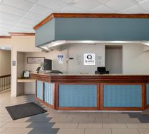 Quality Inn & Suites East Lobby