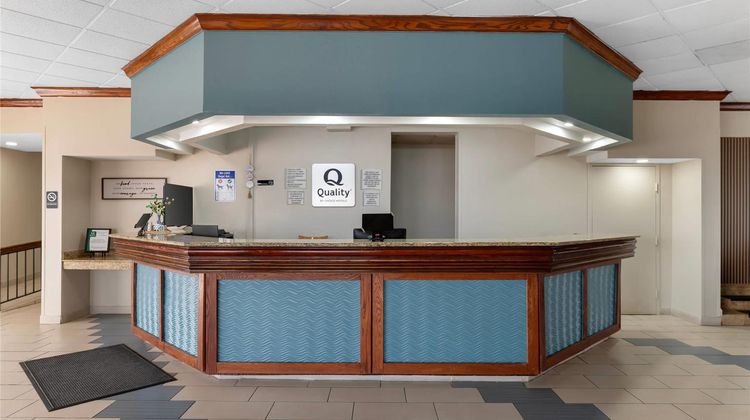 Quality Inn & Suites East Lobby