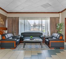 Quality Inn & Suites East Lobby