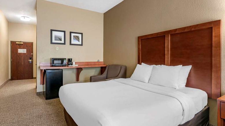 <b>Comfort Inn & Suites, O'Fallon Room</b>. Images powered by <a href="https://iceportal.shijigroup.com/" title="IcePortal" target="_blank">IcePortal</a>.