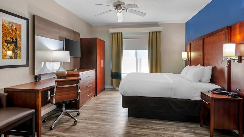 <b>Comfort Suites St Charles-St Louis Suite</b>. Images powered by <a href="https://iceportal.shijigroup.com/" title="IcePortal" target="_blank">IcePortal</a>.