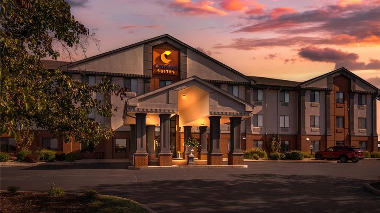 <b>Comfort Suites St Charles-St Louis Exterior</b>. Images powered by <a href="https://iceportal.shijigroup.com/" title="IcePortal" target="_blank">IcePortal</a>.