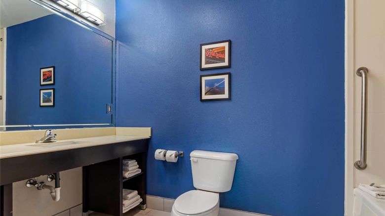 <b>Comfort Suites St Charles-St Louis Room</b>. Images powered by <a href="https://iceportal.shijigroup.com/" title="IcePortal" target="_blank">IcePortal</a>.