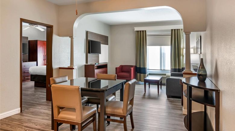 <b>Comfort Suites St Charles-St Louis Suite</b>. Images powered by <a href="https://iceportal.shijigroup.com/" title="IcePortal" target="_blank">IcePortal</a>.