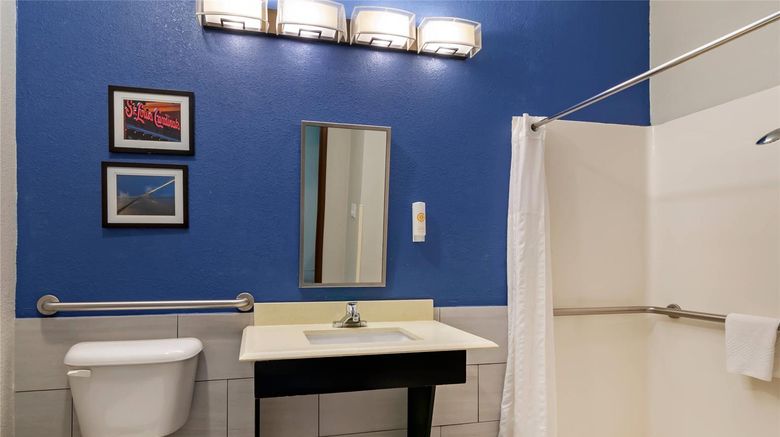 <b>Comfort Suites St Charles-St Louis Room</b>. Images powered by <a href="https://iceportal.shijigroup.com/" title="IcePortal" target="_blank">IcePortal</a>.