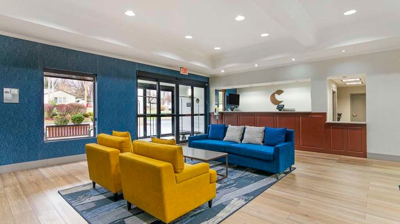 <b>Comfort Inn Near Six Flags St. Louis Lobby</b>. Images powered by <a href="https://iceportal.shijigroup.com/" title="IcePortal" target="_blank">IcePortal</a>.