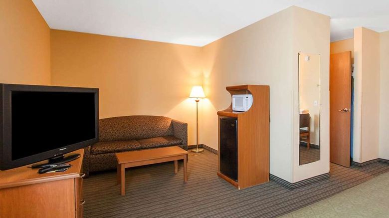 <b>Quality Inn Joplin Suite</b>. Images powered by <a href="https://iceportal.shijigroup.com/" title="IcePortal" target="_blank">IcePortal</a>.