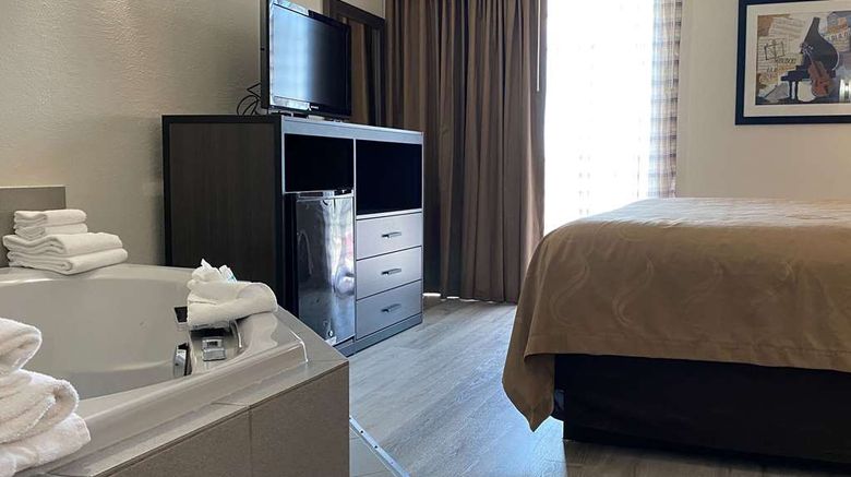 <b>Quality Inn Branson Suite</b>. Images powered by <a href="https://iceportal.shijigroup.com/" title="IcePortal" target="_blank">IcePortal</a>.