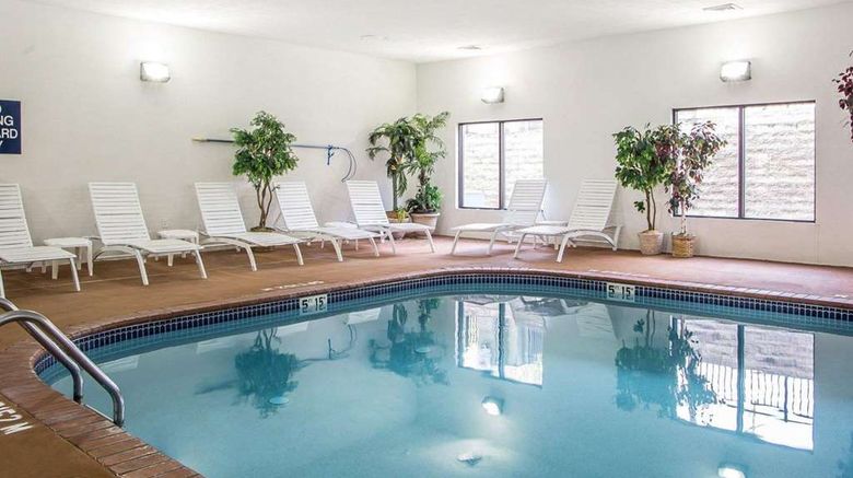 <b>Comfort Suites Pool</b>. Images powered by <a href="https://iceportal.shijigroup.com/" title="IcePortal" target="_blank">IcePortal</a>.