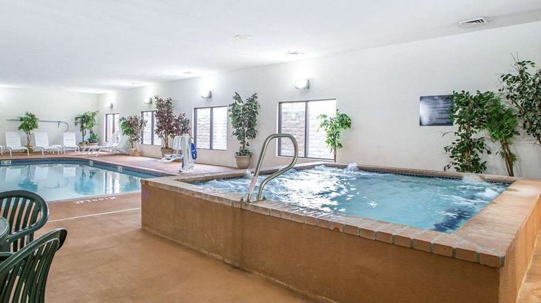 <b>Comfort Suites Pool</b>. Images powered by <a href="https://iceportal.shijigroup.com/" title="IcePortal" target="_blank">IcePortal</a>.