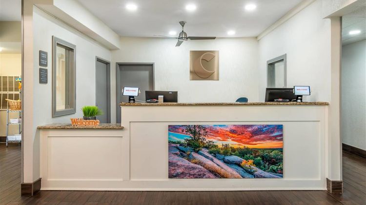 Comfort Inn & Suites St. Louis - Chester Lobby
