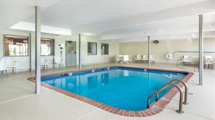 Comfort Inn & Suites St. Louis - Chester Pool