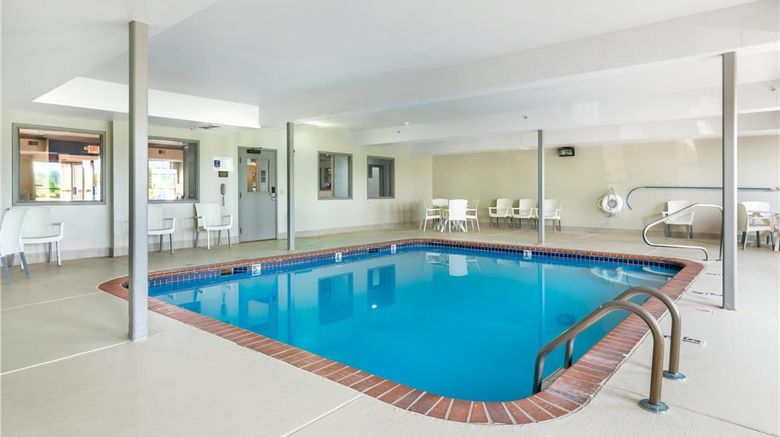 <b>Comfort Inn & Suites St. Louis - Chester Pool</b>. Images powered by <a href="https://iceportal.shijigroup.com/" title="IcePortal" target="_blank">IcePortal</a>.