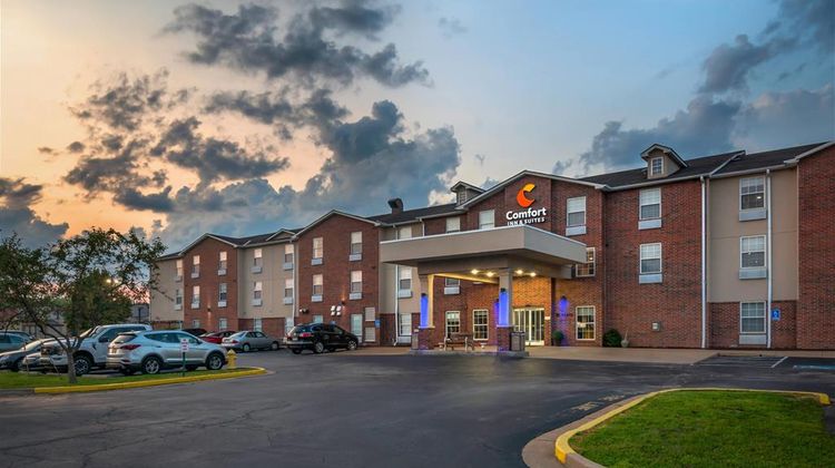 Comfort Inn & Suites St. Louis - Chester Exterior