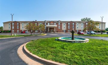 Comfort Inn & Suites St. Louis - Chester
