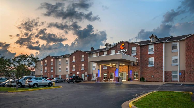 Comfort Inn & Suites St. Louis - Chester Exterior
