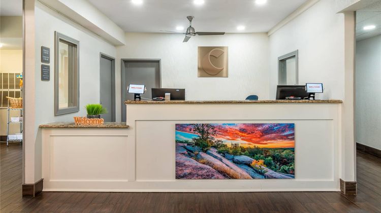 Comfort Inn & Suites St. Louis - Chester Lobby