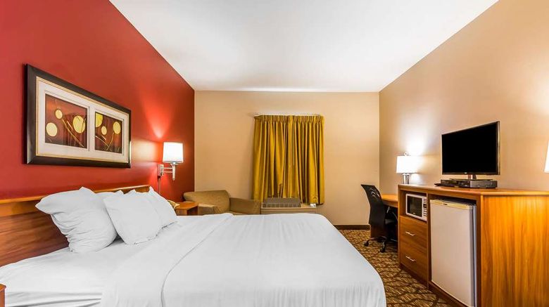 <b>Quality Inn & Suites Room</b>. Images powered by <a href="https://iceportal.shijigroup.com/" title="IcePortal" target="_blank">IcePortal</a>.