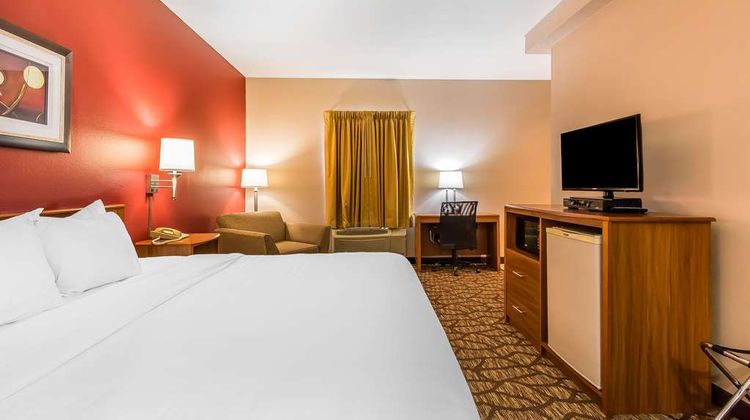 Quality Inn & Suites Suite