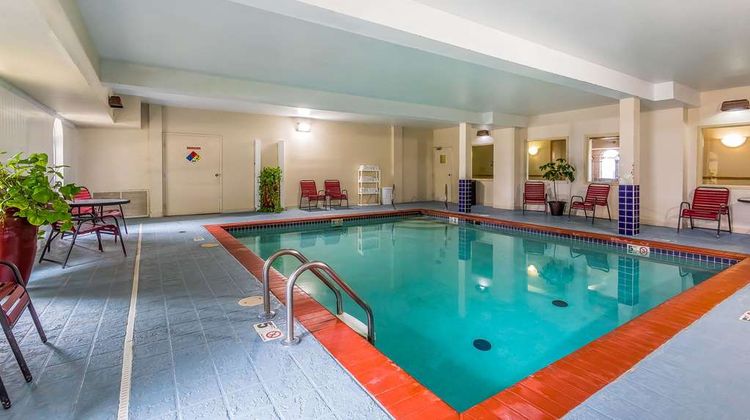 Quality Inn & Suites Pool