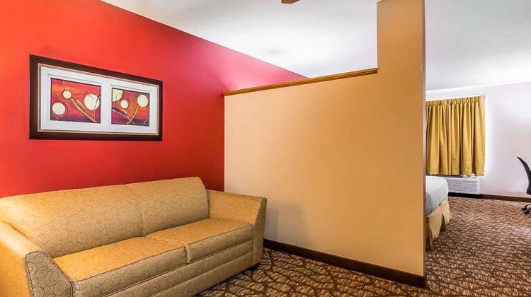 Quality Inn & Suites Suite