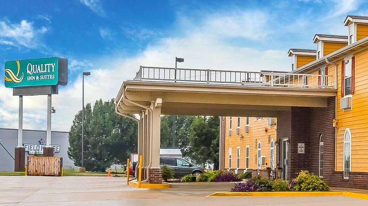 Quality Inn & Suites Exterior