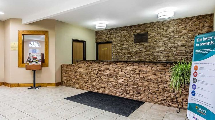 Quality Inn & Suites Lobby