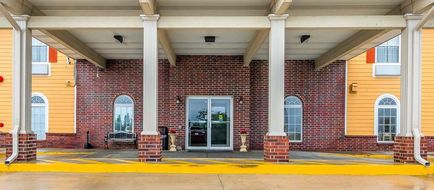Quality Inn & Suites Exterior