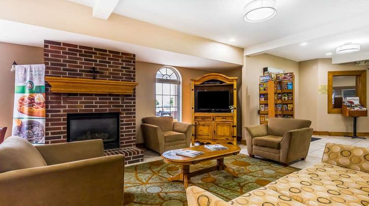 Quality Inn & Suites Lobby