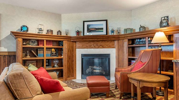 Comfort Inn Warrensburg Station Lobby