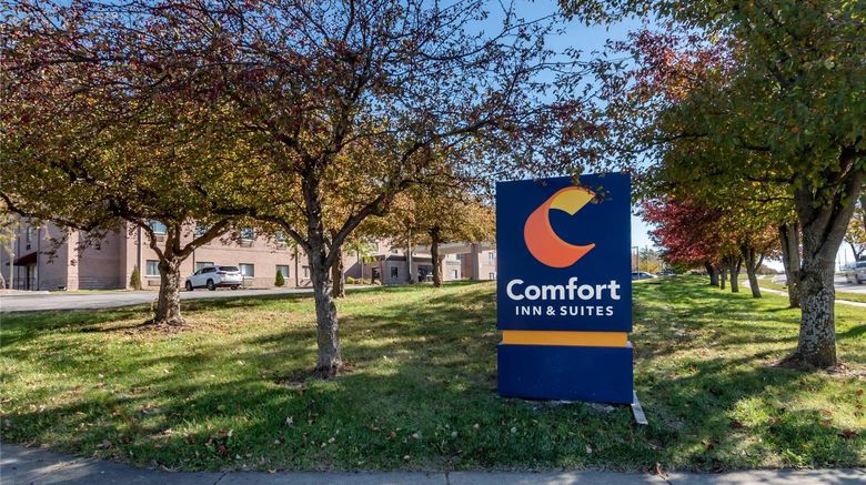 <b>Comfort Inn & Suites Lees Summit Exterior</b>. Images powered by <a href="https://iceportal.shijigroup.com/" title="IcePortal" target="_blank">IcePortal</a>.