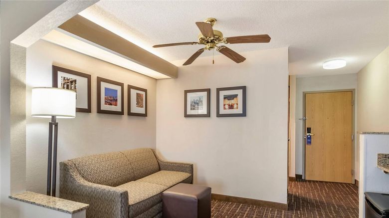 <b>Comfort Inn & Suites Lees Summit Suite</b>. Images powered by <a href="https://iceportal.shijigroup.com/" title="IcePortal" target="_blank">IcePortal</a>.